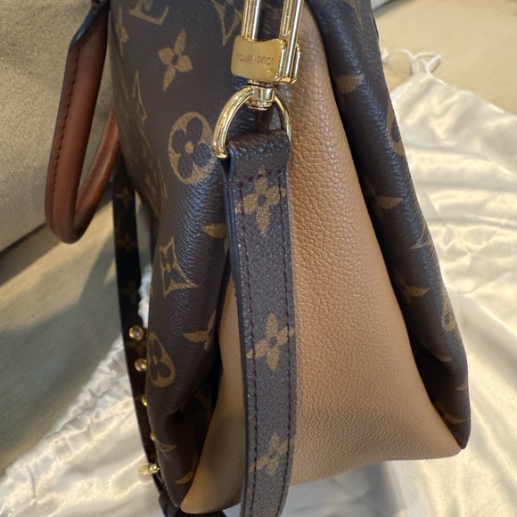 Louis Vuitton Pallas MM Monogram - Picture 14 of 17
